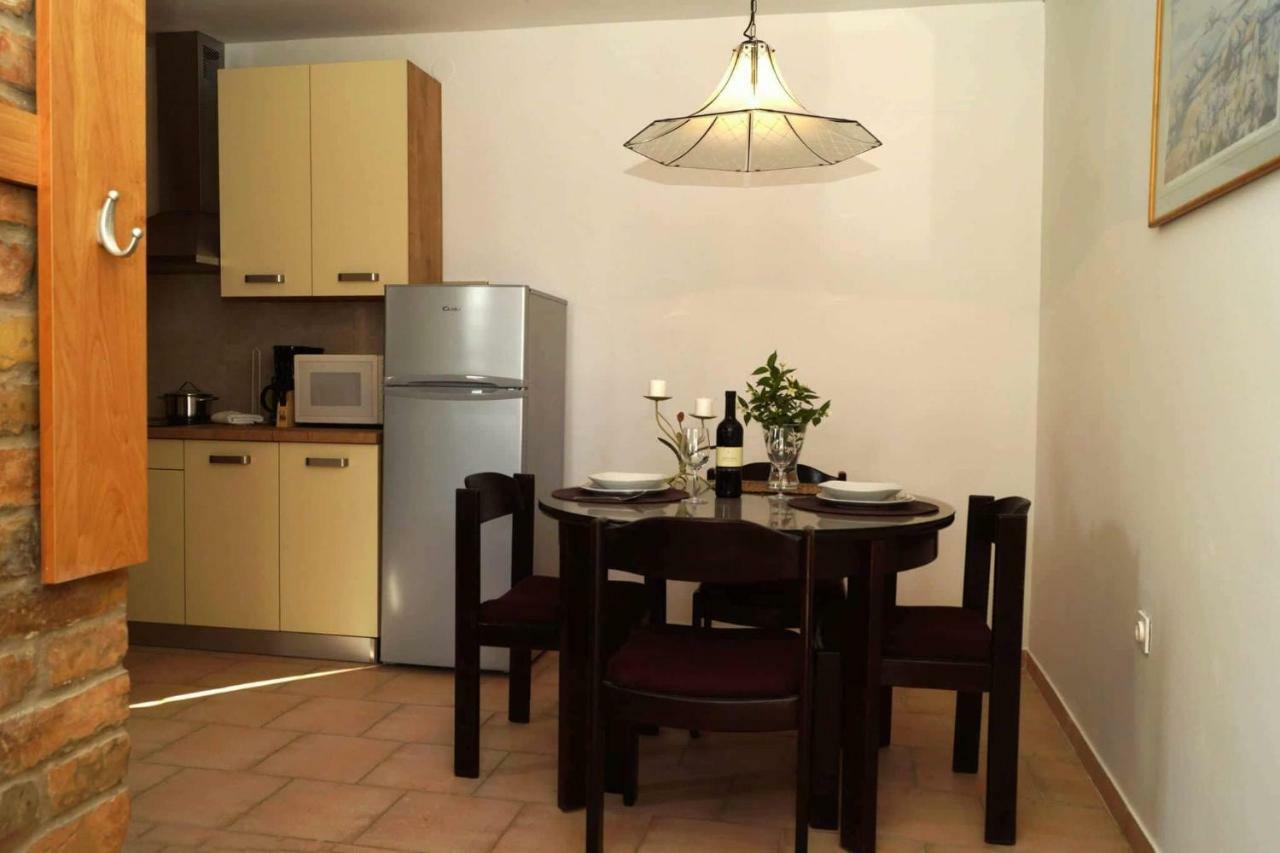 Appartement Apartman Eric à Pula Extérieur photo